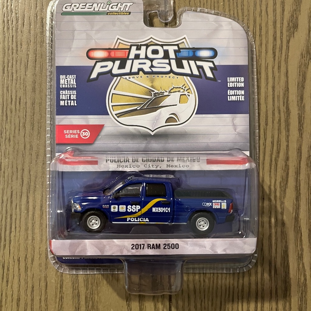 Greenlight Hot Pursuit 2017 Ram 2500 Policia De Ciudad De Mexico 1/64 Scale